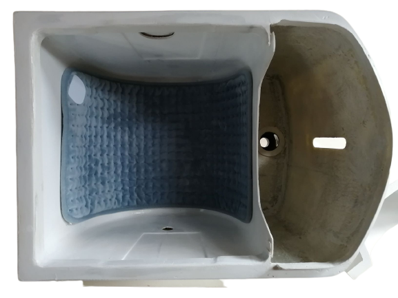 大きめのタイプでは、撹拌槽の下にコンポストを温める保温マットを入れることができます。寒い地域では設置をおすすめします。