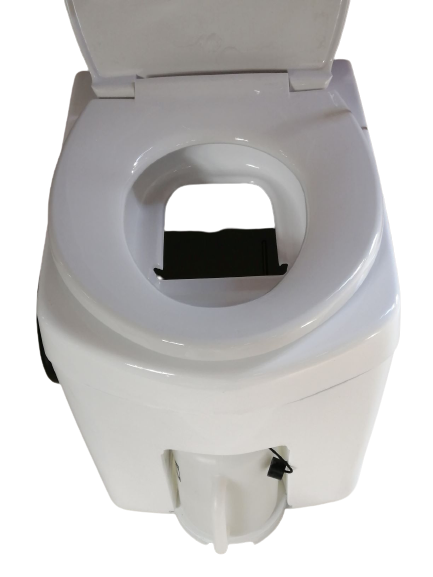 尿を受けるタンクは便器の前側の尿排出口から落ちてタンクに入ります。