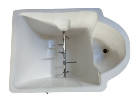 こまらんeトイレ３０型の撹拌槽に１５Lの基材をいれます。